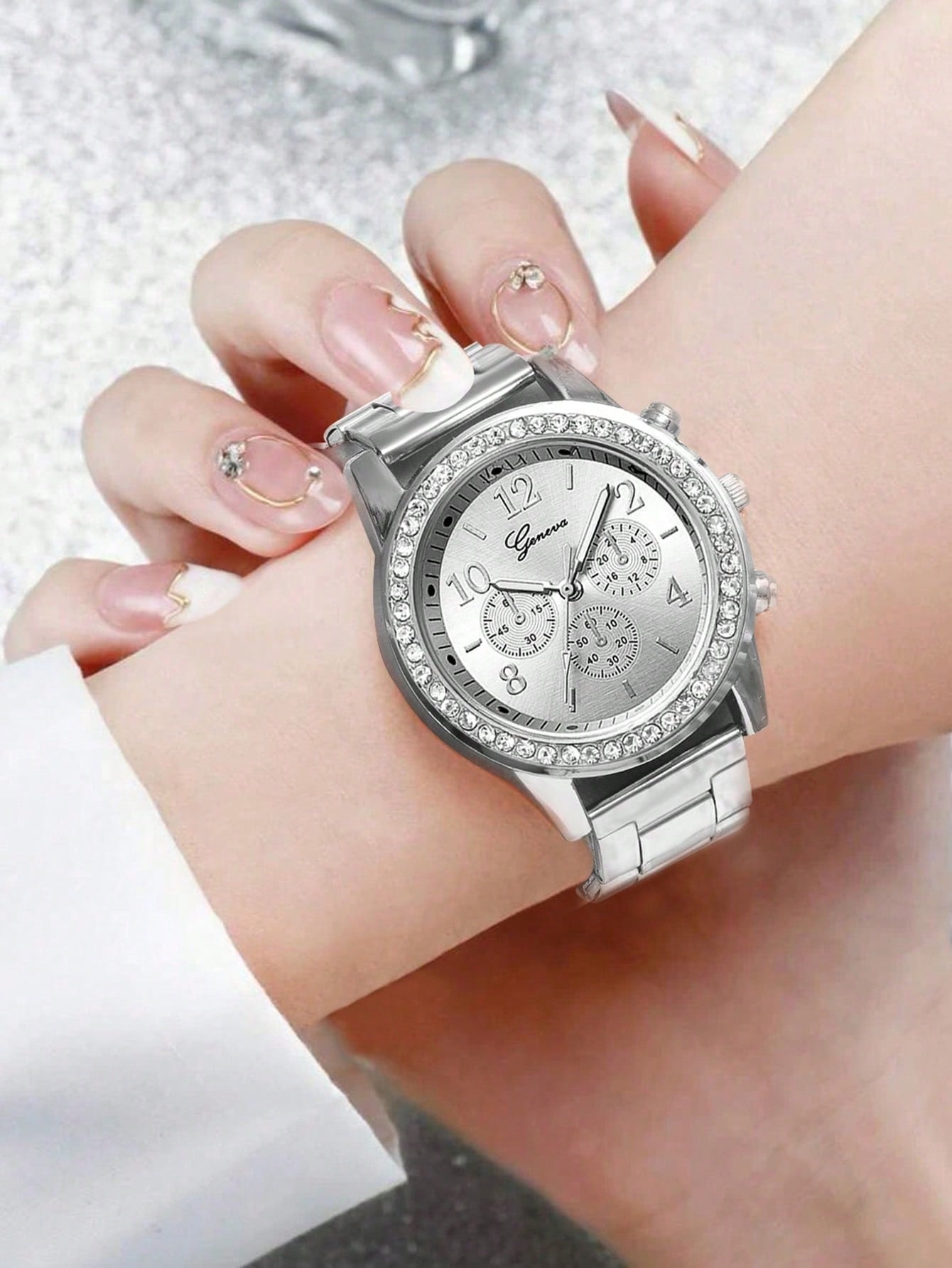 1Pc Ladies Watch Rhinestone Decor Quartz Watch & 4Pcs Bracelet Holiday
